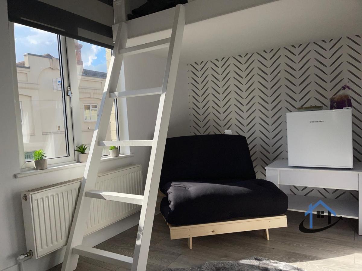 Acaster House, X4 Rooms With En-Suites X1 Room Private Bathroom, Street Parking, Close To Train Station ケタリング エクステリア 写真