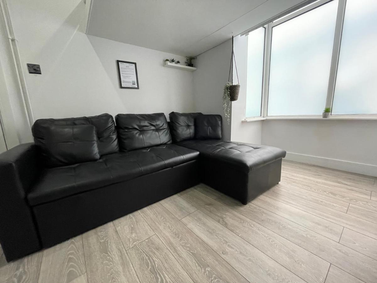 Acaster House, X4 Rooms With En-Suites X1 Room Private Bathroom, Street Parking, Close To Train Station ケタリング エクステリア 写真
